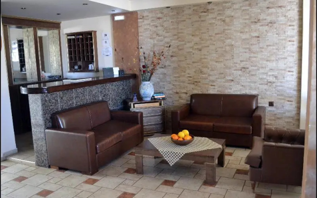 La Luna Apartments