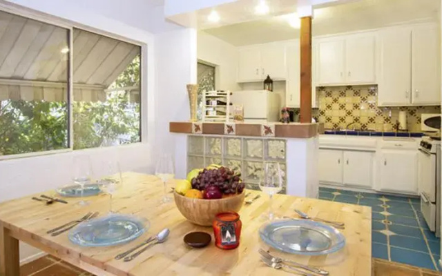 #6 Sunny Flat 3BR Melrose Ave