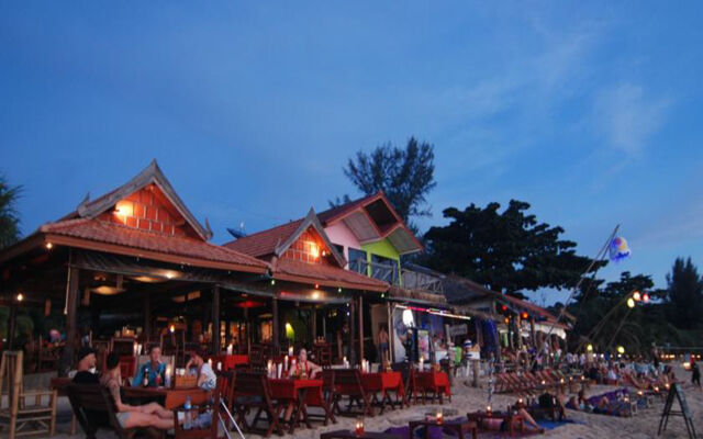 Отель Lanta Nature Beach Resort Ланта вид на фасад