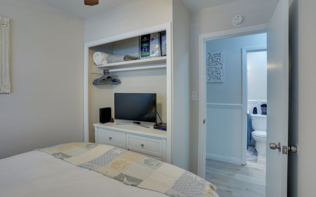 Catalina Island Duplex - Steps to Beach & Pier!