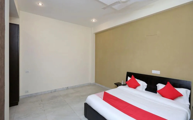 OYO 24323 Lakshmi Residency