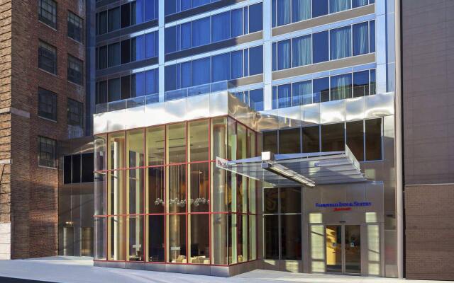 Отель Fairfield Inn & Suites by Marriott New York Midtown Manhattan/Penn Station вид на фасад