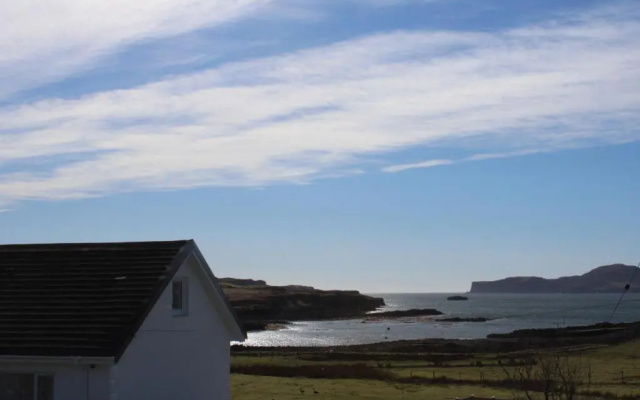 The Loft at Strathardle - Lochside Apartment, Isle of Skye
