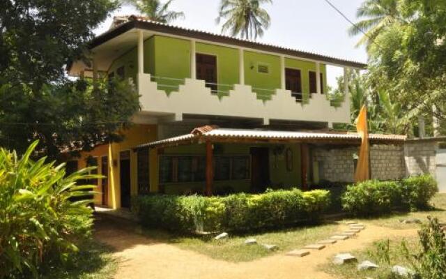 Отель Green Garden Guest House вид на фасад