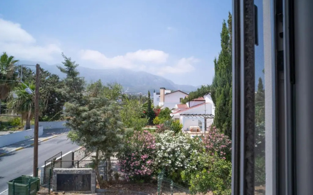 Beautiful Two-bedroom Apartment with Sea and Mountain views Sel 8-5
