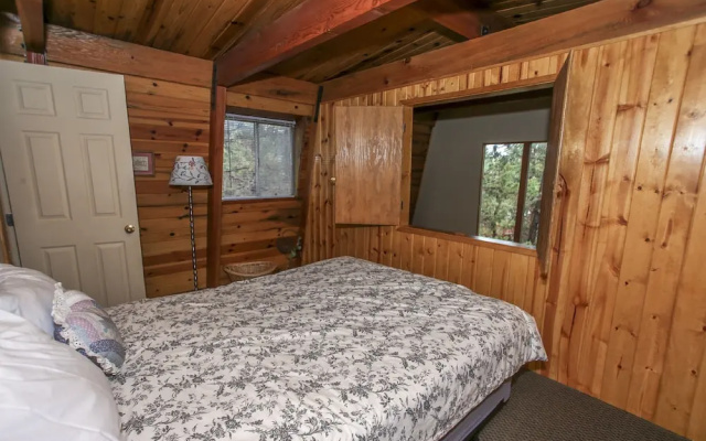 Sleepy Cat Cabin