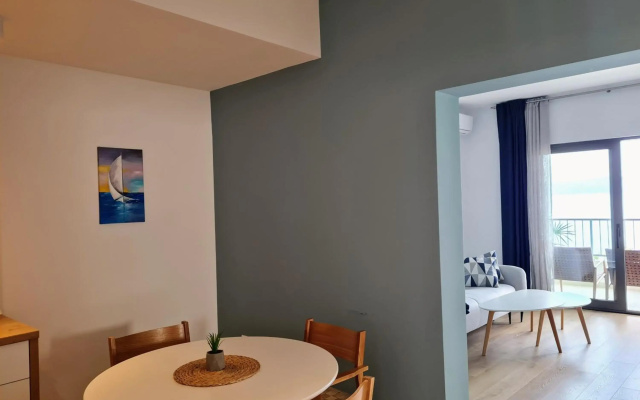 Beachfront Comfort Apartments Sinajko