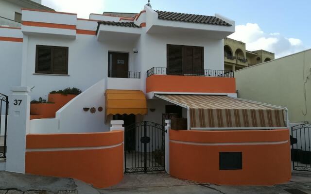 Апартаменты Apartment With 2 Bedrooms in Gagliano del Capo, With Furnished Balcony Гальяно дель Капо вид на фасад