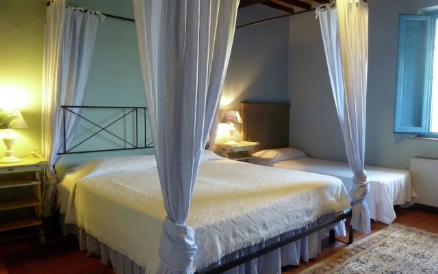 Quaint Holiday Home With Swimming Pool, Garden and Barbecue