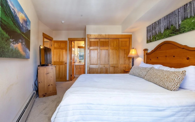 2640 Tenderfoot 3 Bedroom Condo by RedAwning