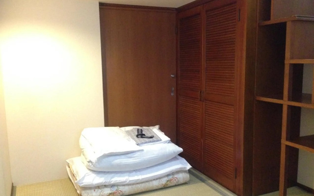 Waraku House