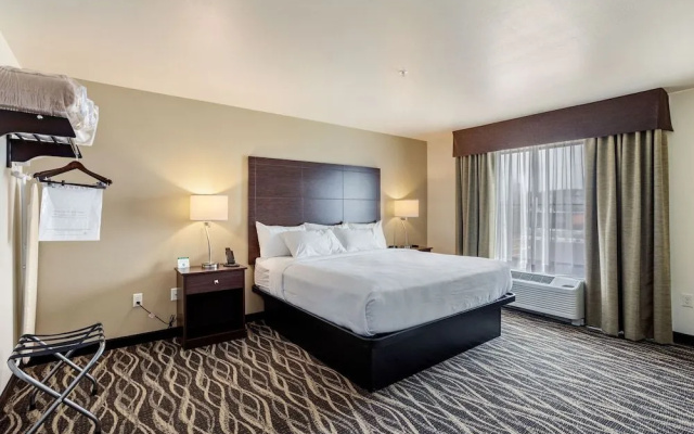 Cobblestone Hotel & Suites - De Pere/Green Bay