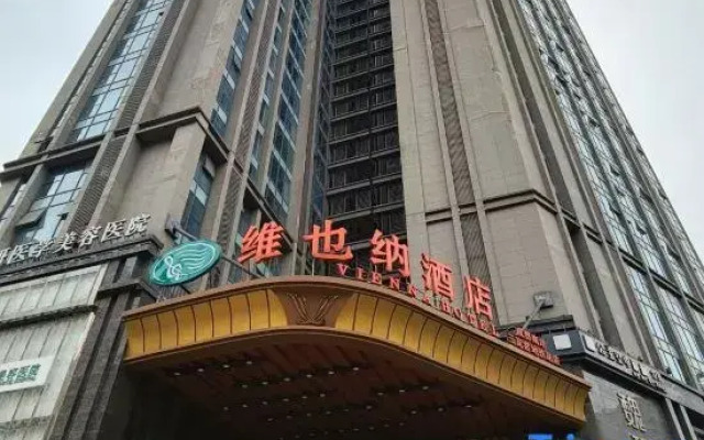 Vienna Hotel (Chengdu South Railway Station Sanwayao Subway Station)