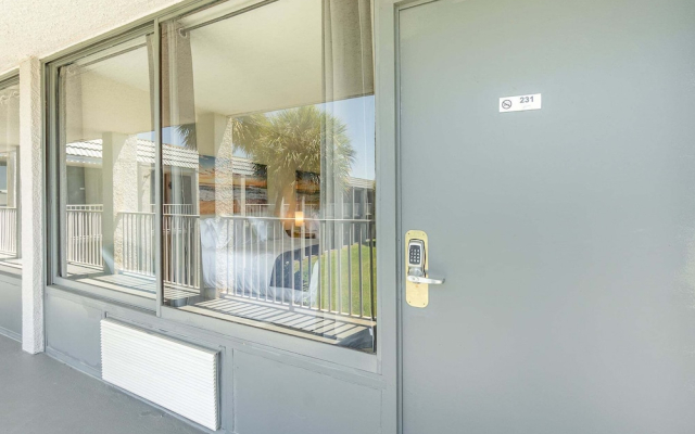 2050 E Irlo Bronson, 1bed