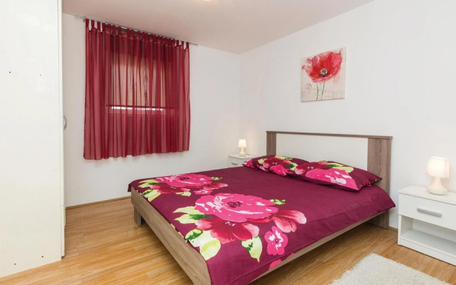 Amazing Home in Sukosan with Hot Tub, WiFi & 2 Bedrooms