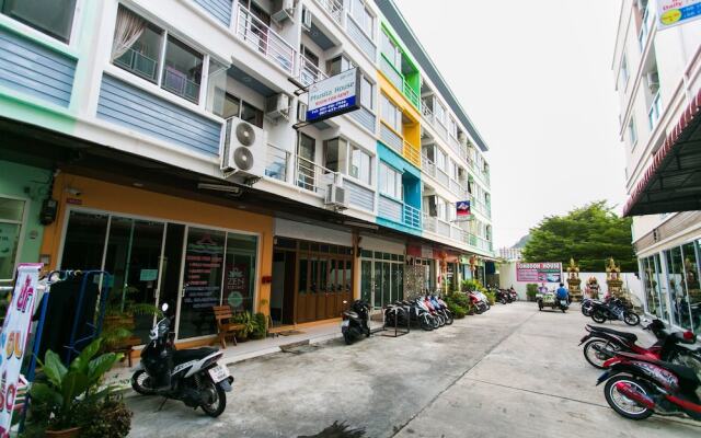 Отель ZEN Rooms Patong Nanai 8