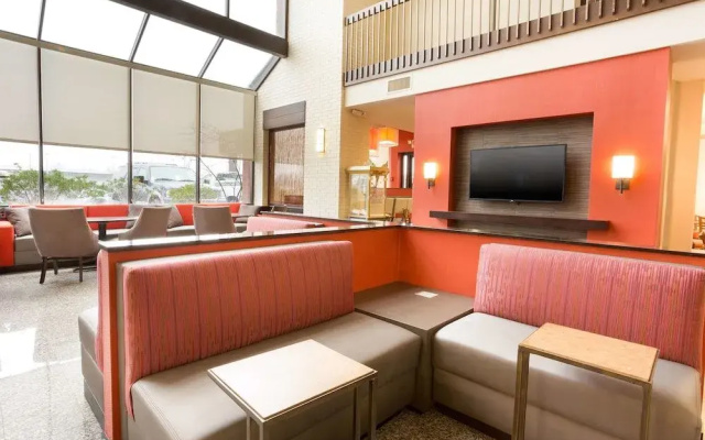 Drury Inn & Suites St. Louis Airport