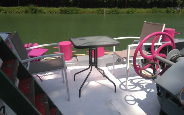 Péniche le Défi