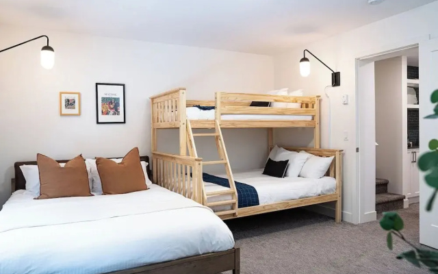 Revelation Retreat by Revelstoke Vacations