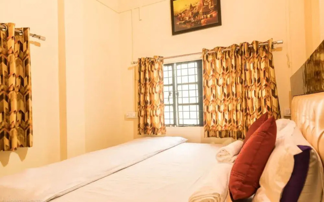 On The Ghat By Howdy Hostels