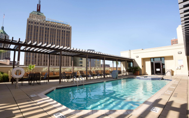 Drury Inn & Suites San Antonio Riverwalk
