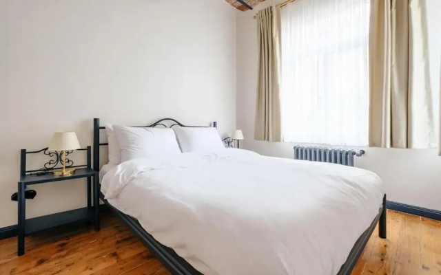 Flat With Balcony 8 min to Istiklal Avenue