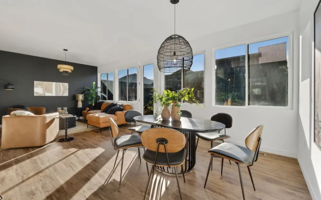 Coopers North in Old Town – Hot Tub & Pool Table!