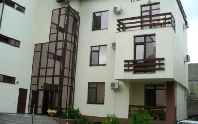 Гостиница Guest House Vivat в Анапе отзывы, цены и фото номеров - забронировать гостиницу Guest House Vivat онлайн Анапа вид на фасад