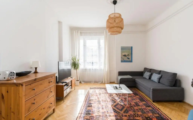 Klauzal apartment w/3 bedrooms, french balcony