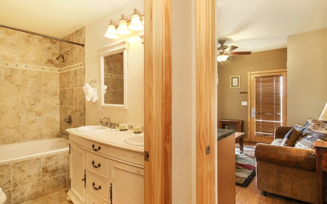 Macgregor Mountain 27c 1 Bedroom Condo by RedAwning