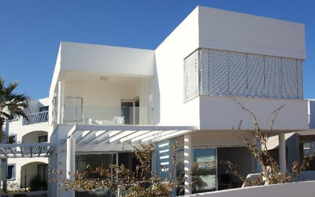 Отель Oceania Villa вид на фасад