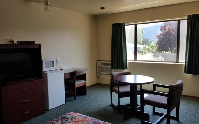 Safari Inn