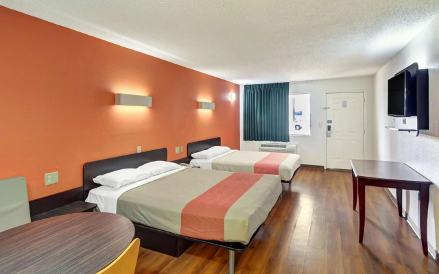 Motel 6 Lindale, TX