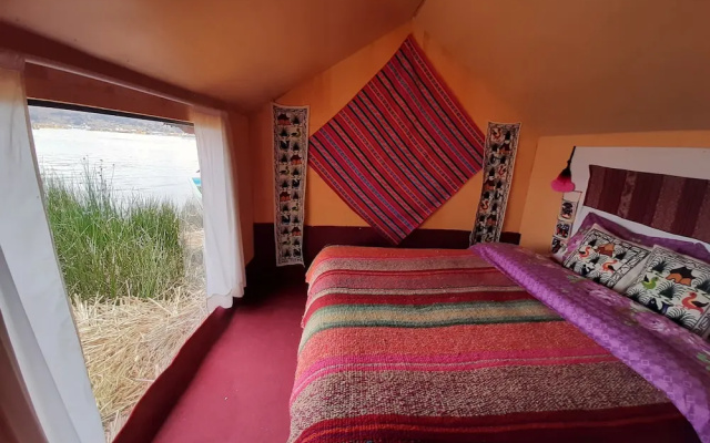 Uros Quechua Lodge