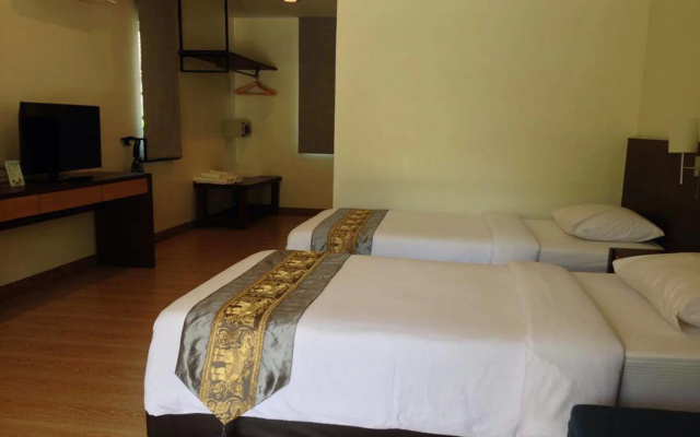 Baan Klang Aow Beach Resort
