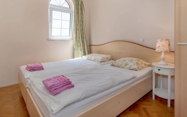 Nice Apartment in Dramalj With Wifi and 2 Bedrooms