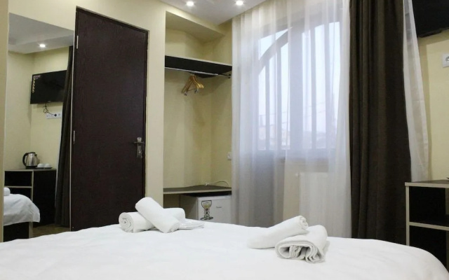 M&M Hotel