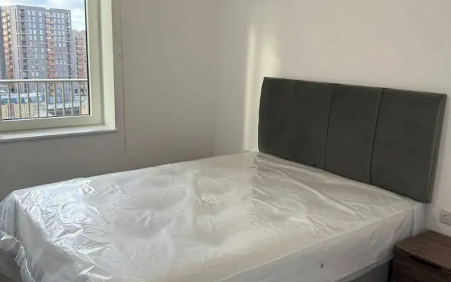 Stratforf 2-bed Apt, Sleeps 4 With Private Garden
