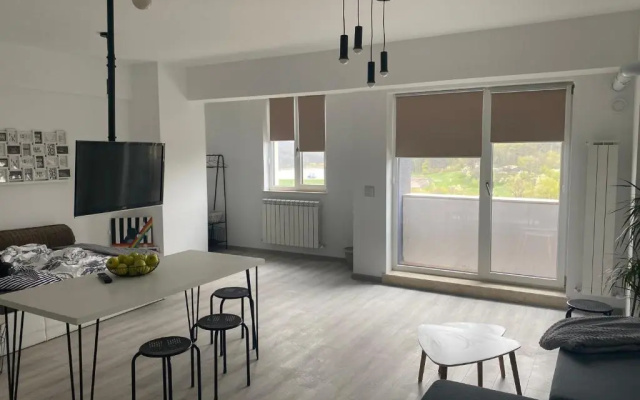 Maia Minimalist Studio