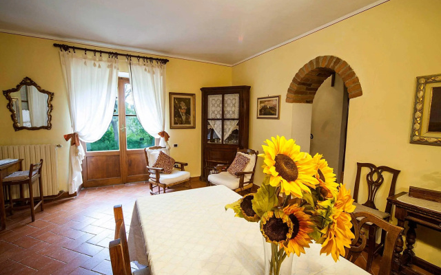 Panoramic Villa in Tuscany Rolling Hill, Well Connected, Everyday new Journey to