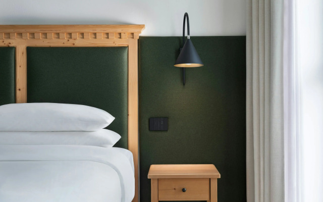 Отель Four Points by Sheraton Bolzano