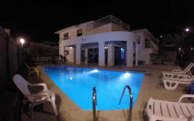 Гостевой Дом Neptun Dive Resort вид на фасад