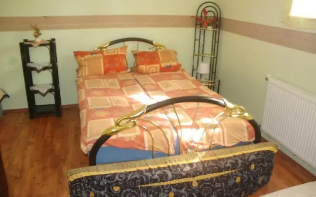 Hotelik Za Murem