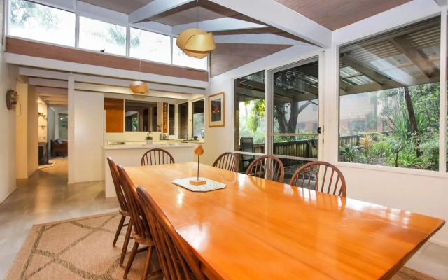 Large 4 Bedroom Home - Pet Friendly
