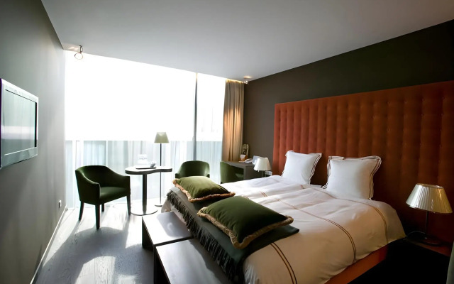 D-Hotel