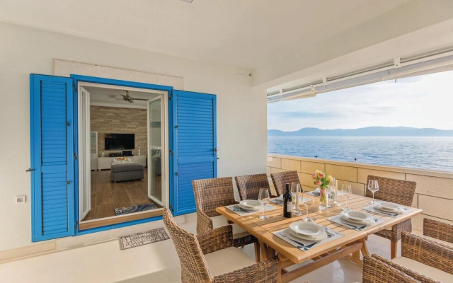 Stunning Home in Brist With Wifi and 4 Bedrooms