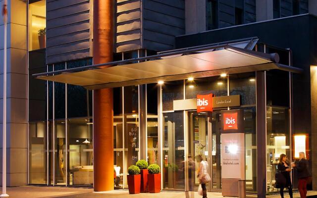 Отель ibis London Excel-Docklands вид на фасад