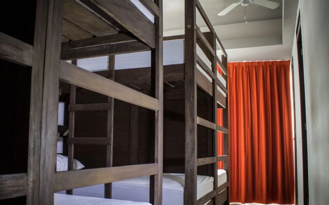 Los Muertos Hostal