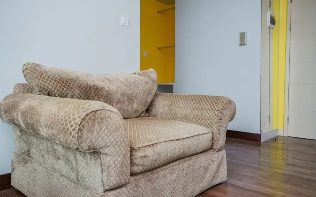 Homey Studio Room at Tree Park Apartment