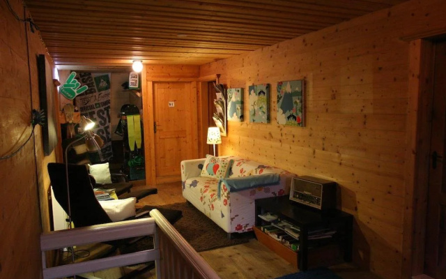Bluebird Mountain Hostel